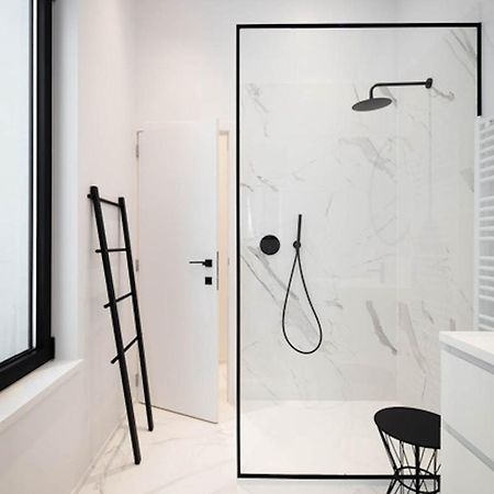 Studios Fully Equipped Near Place Stephanie Brussel Bagian luar foto